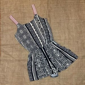 xhilaration Black & Tan Romper, size: XS